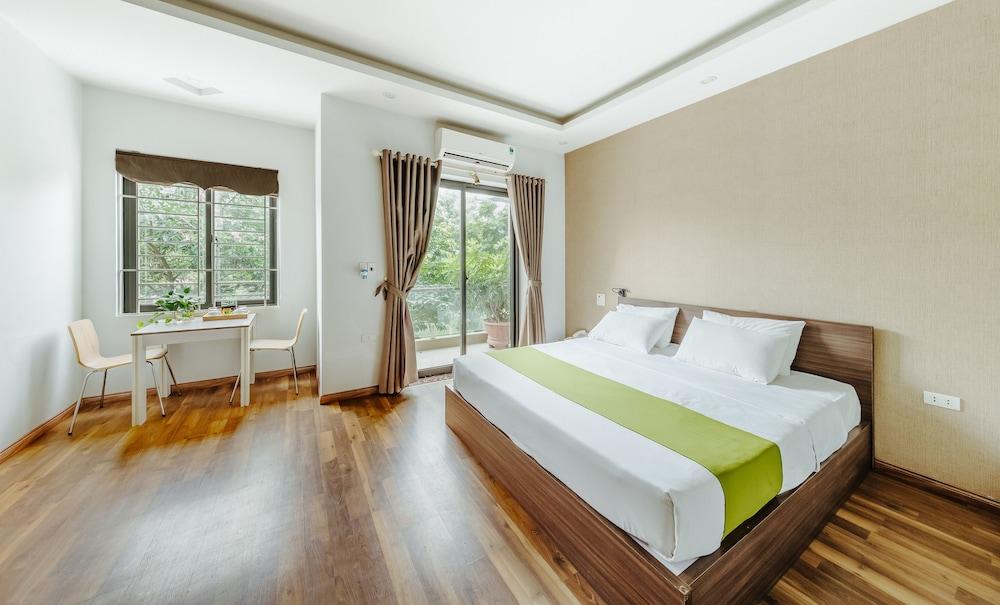hotelImg