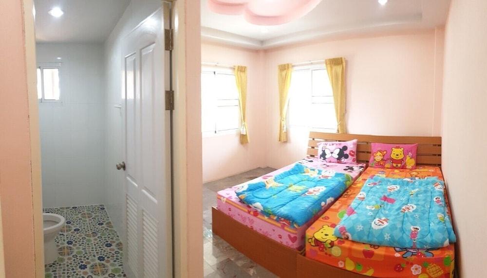 hotelImg