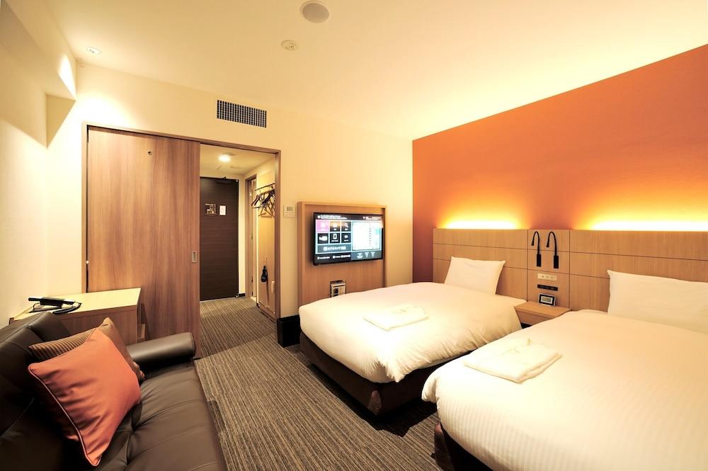 hotelImg