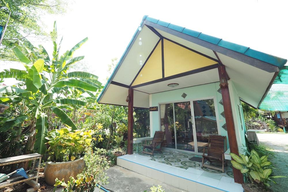 hotelImg