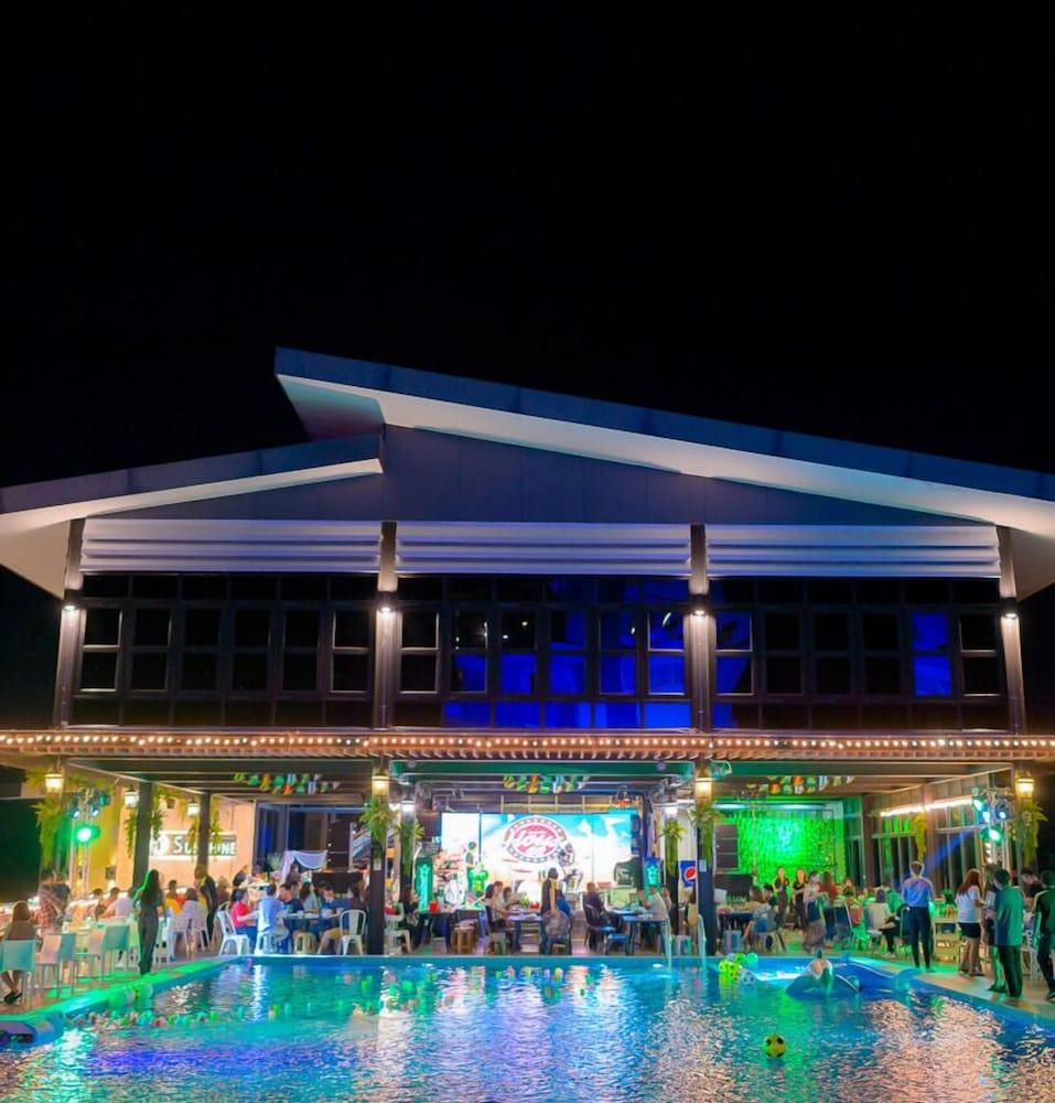 hotelImg