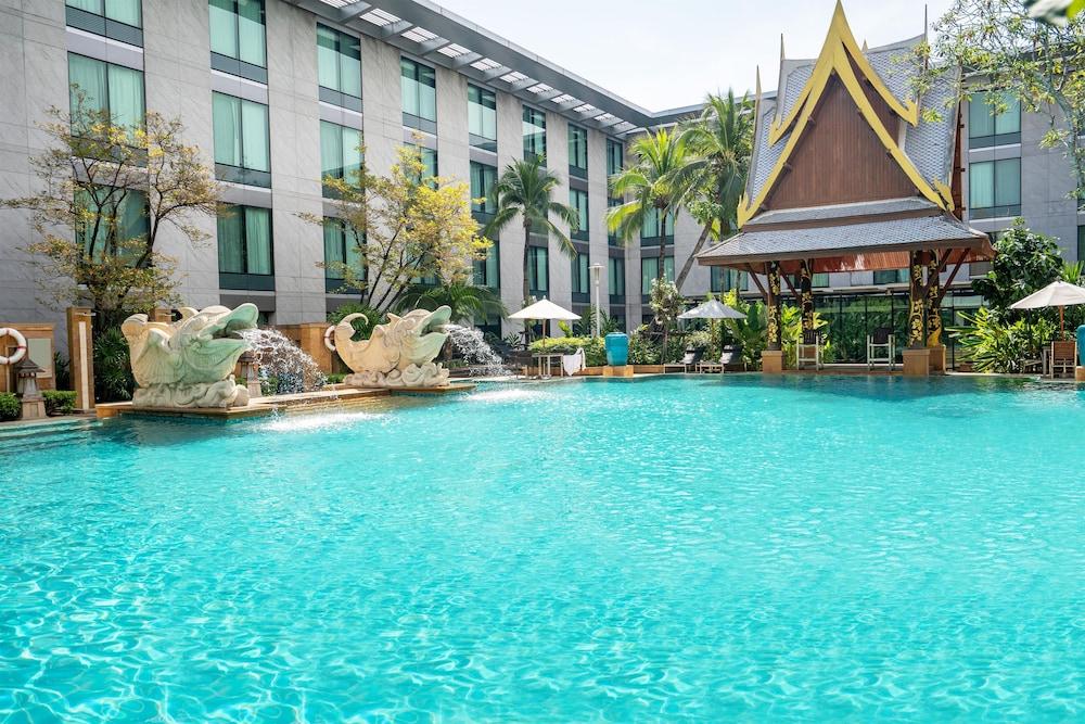 hotelImg