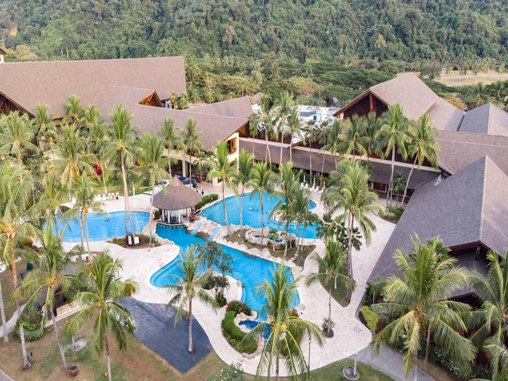 hotelImg