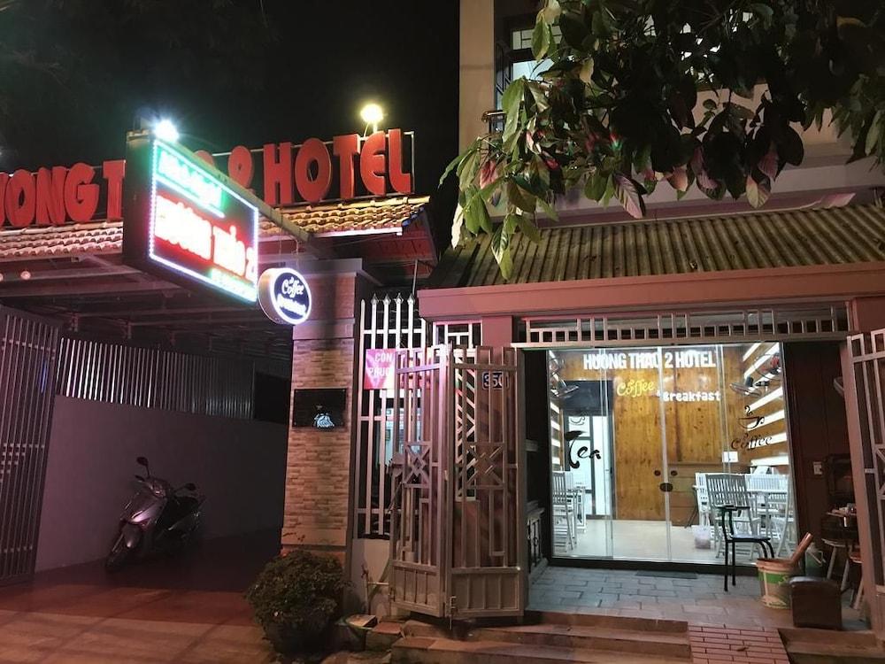 hotelImg