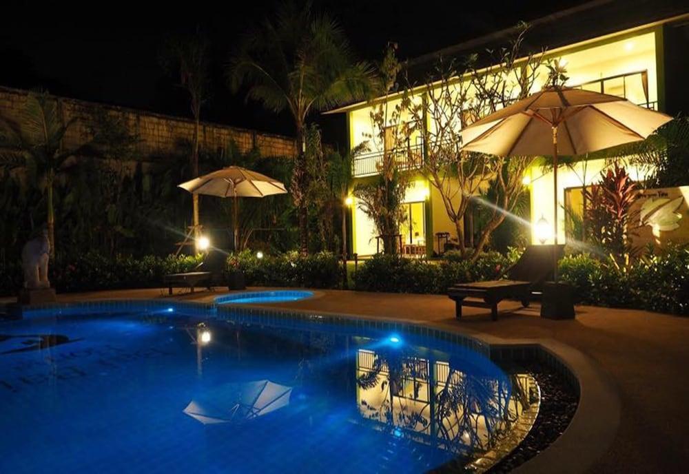 hotelImg