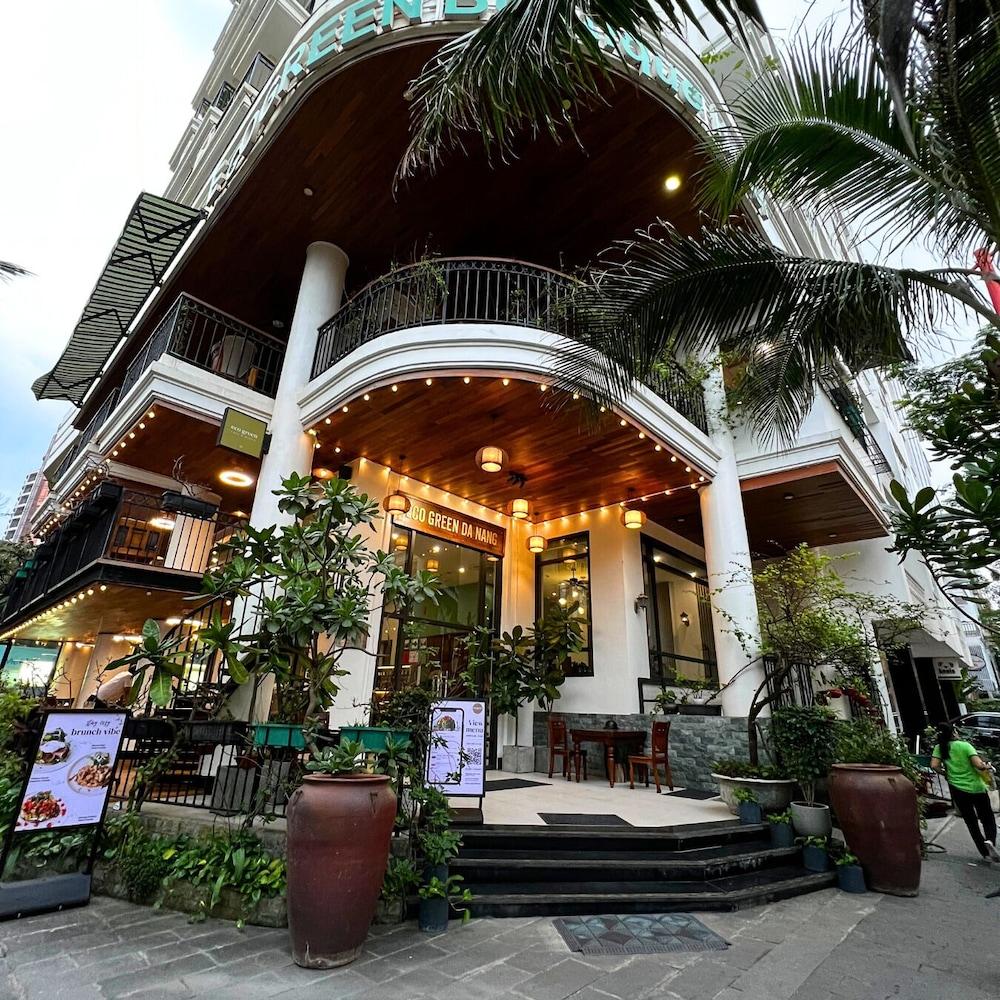 hotelImg