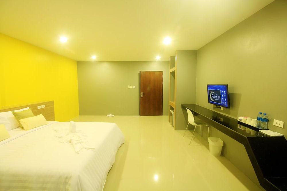hotelImg