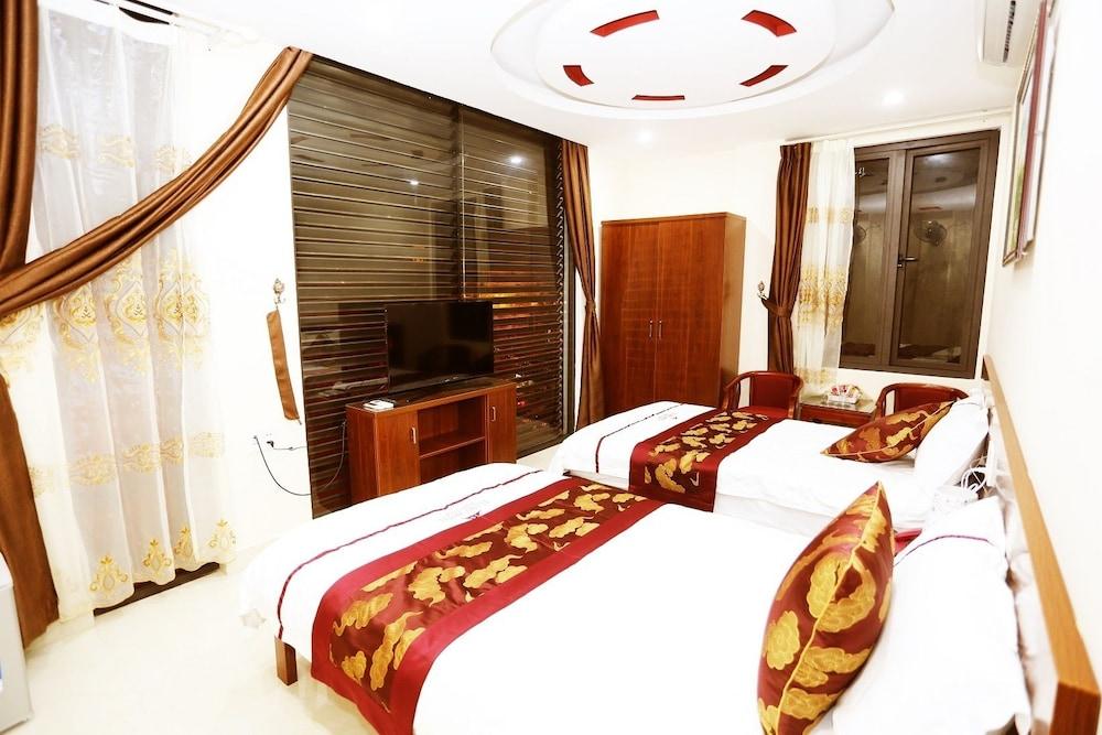 hotelImg