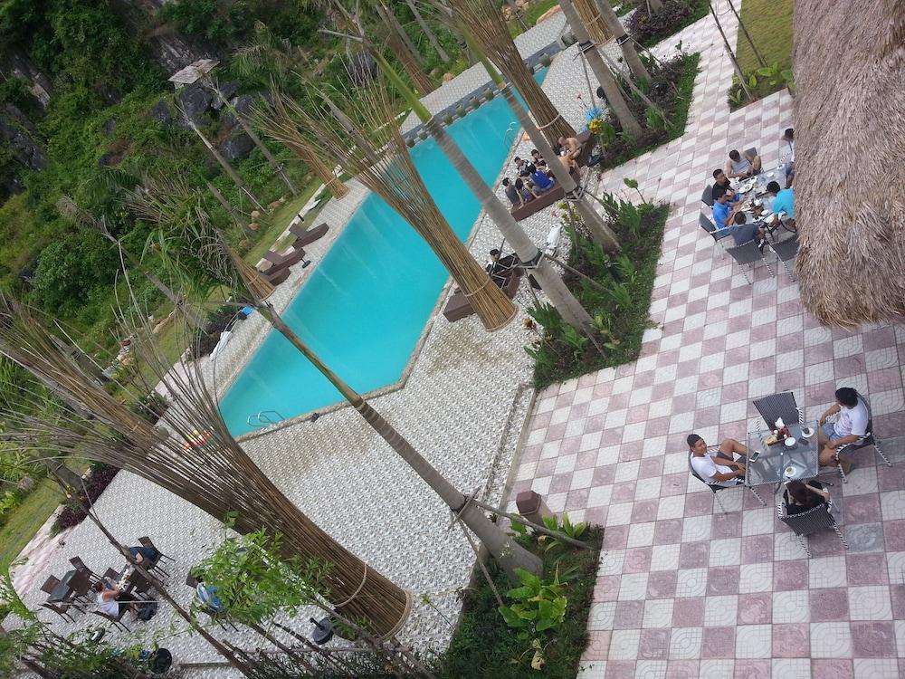 hotelImg