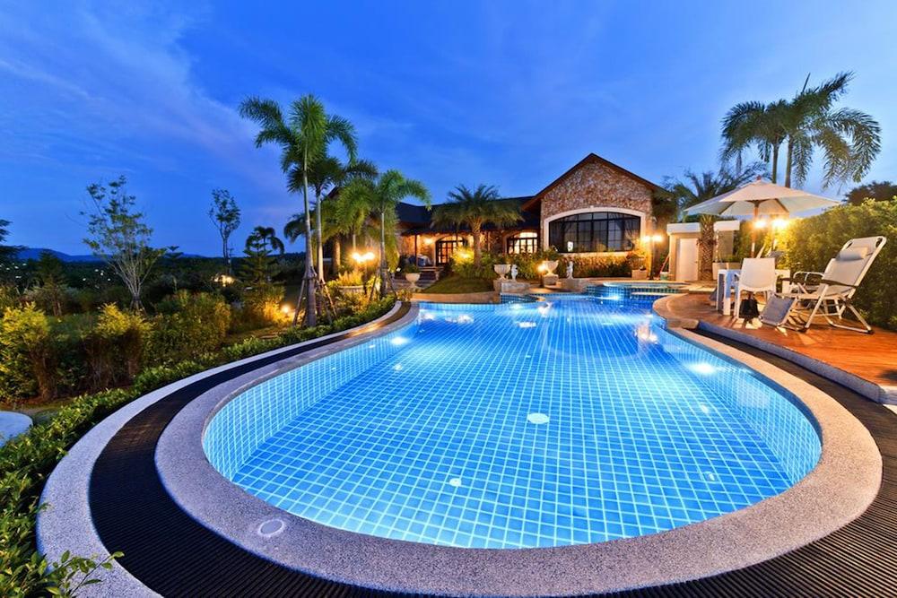 hotelImg