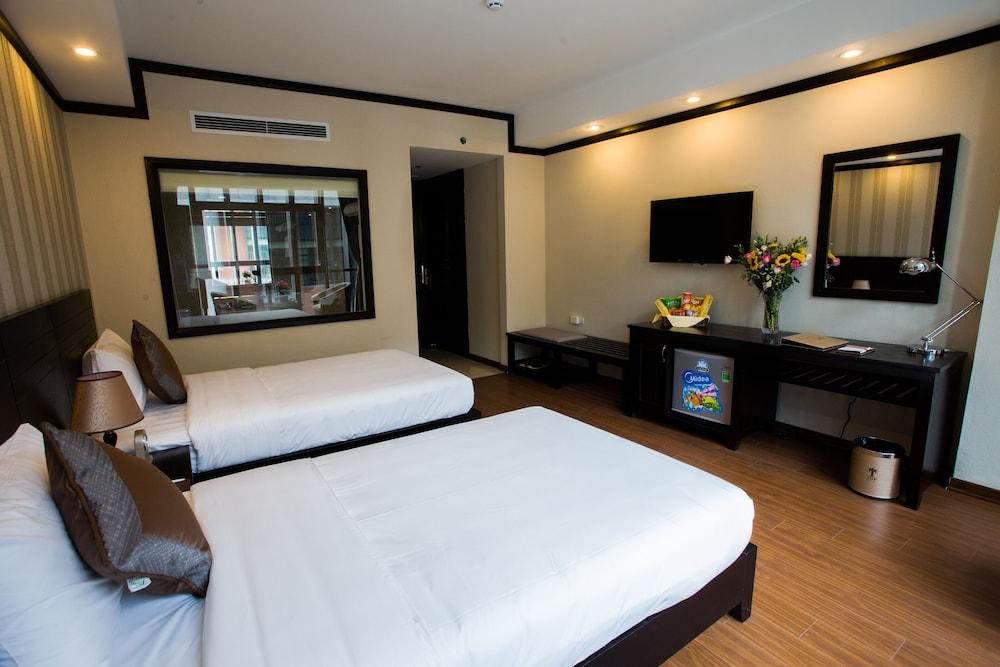 hotelImg