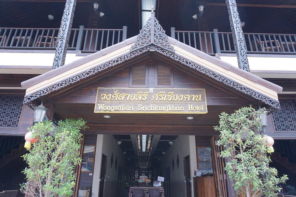 hotelImg