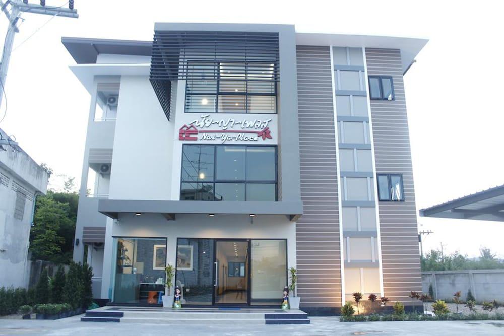 hotelImg