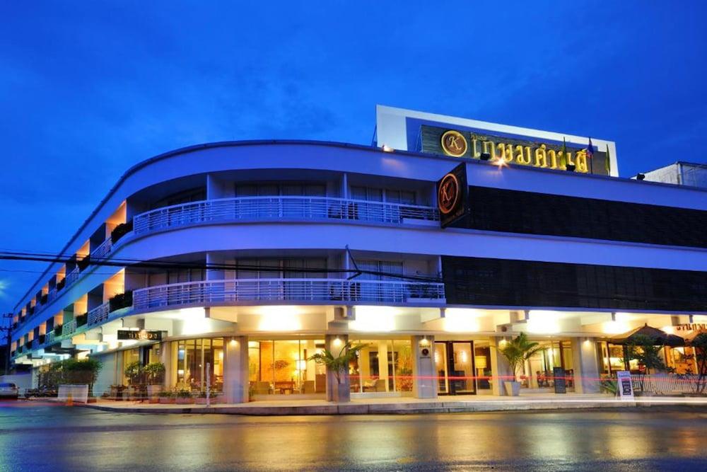 hotelImg