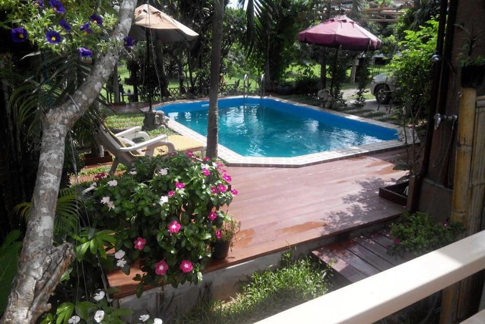 hotelImg