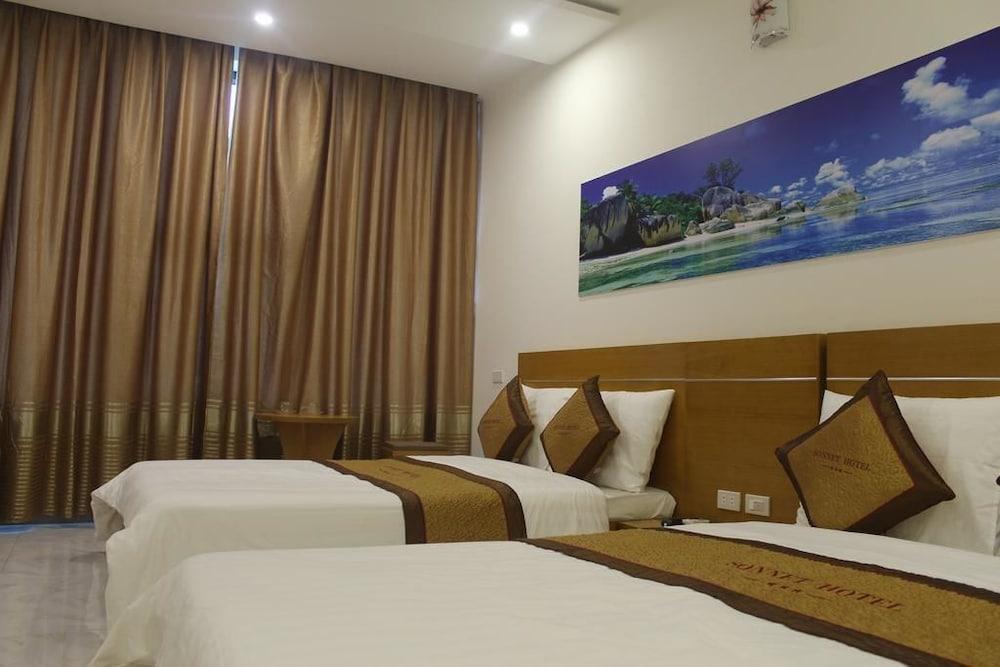 hotelImg