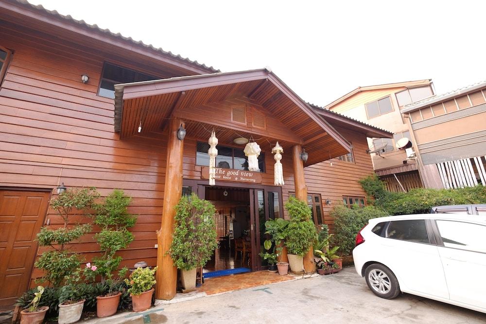 hotelImg