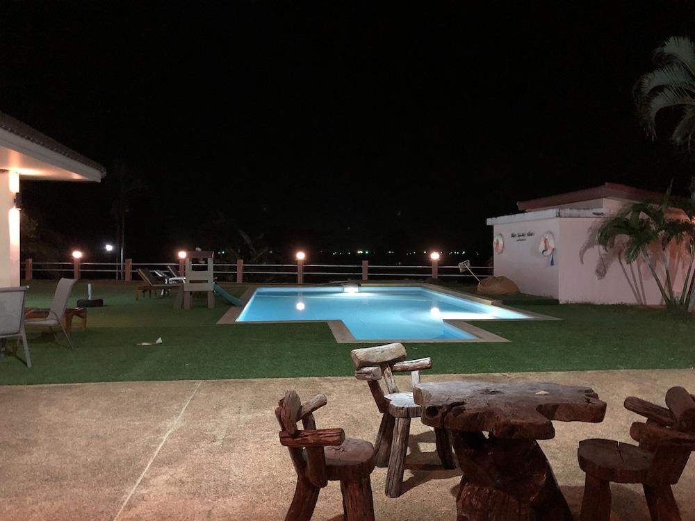 hotelImg