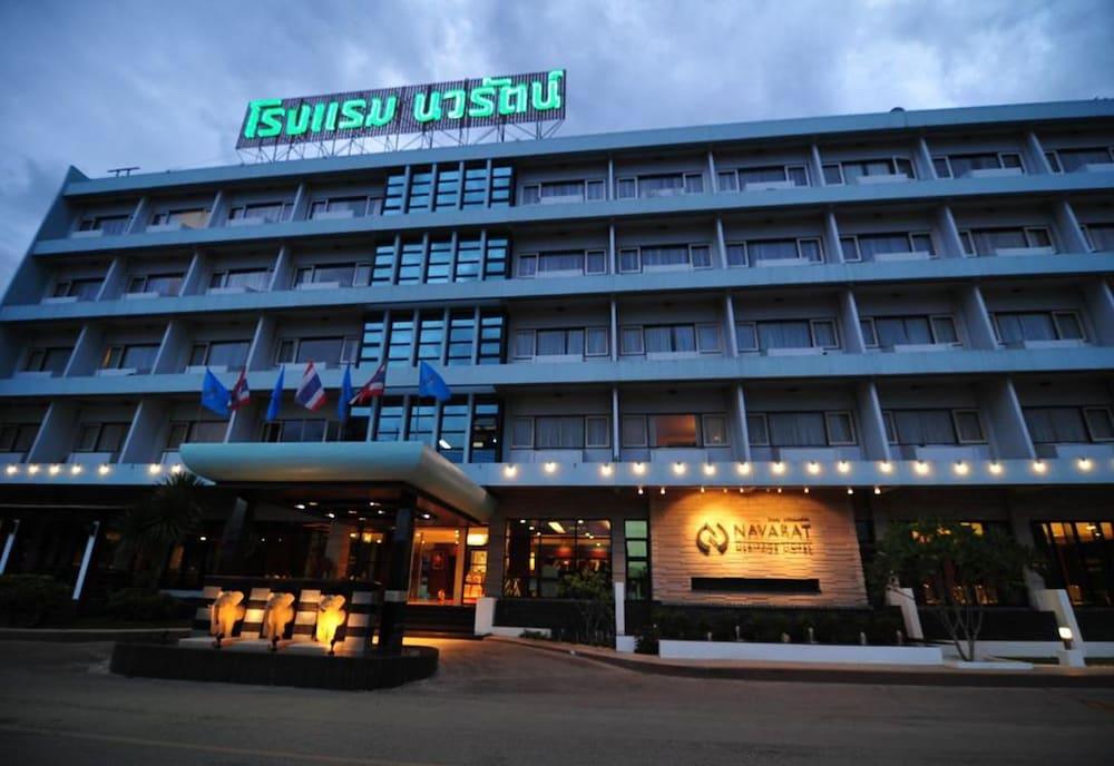 hotelImg