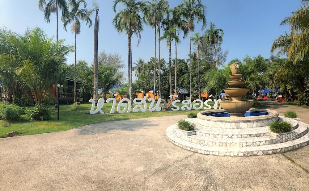 hotelImg