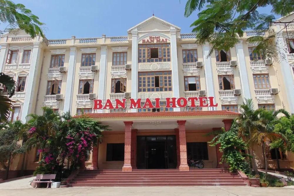 hotelImg