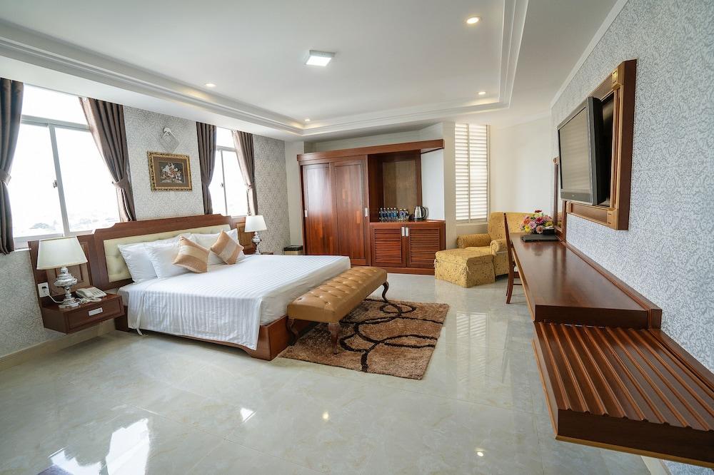 hotelImg