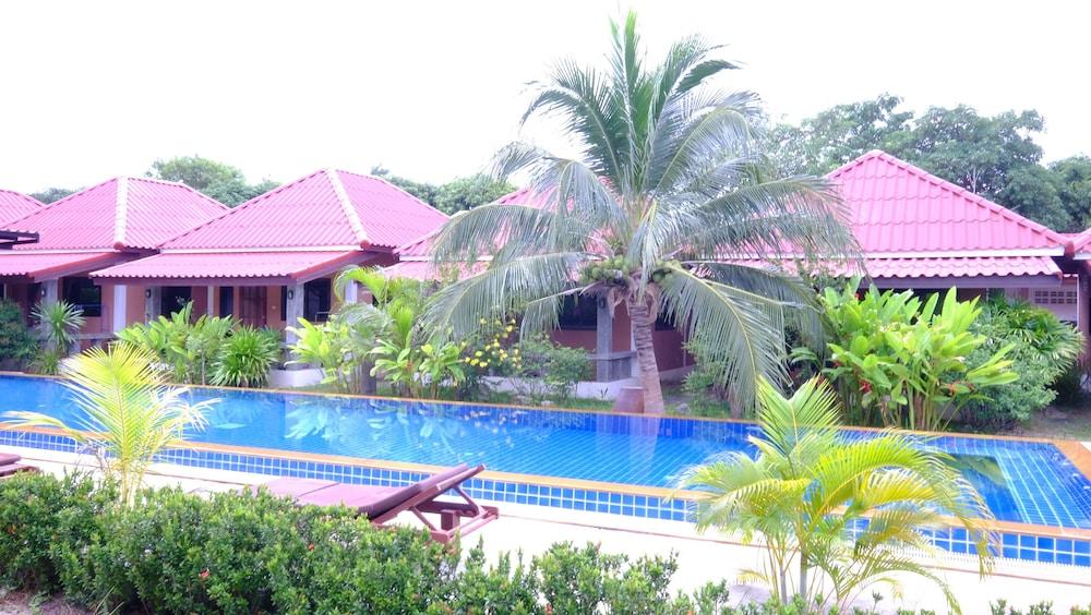 hotelImg
