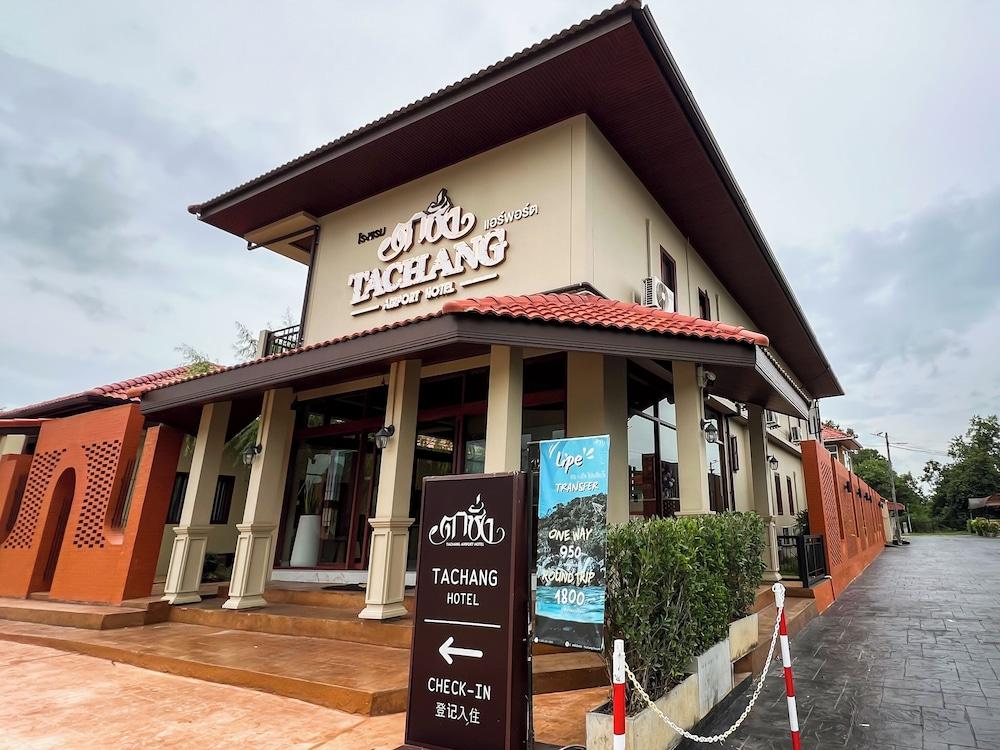 hotelImg