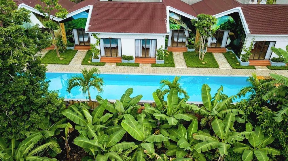 hotelImg