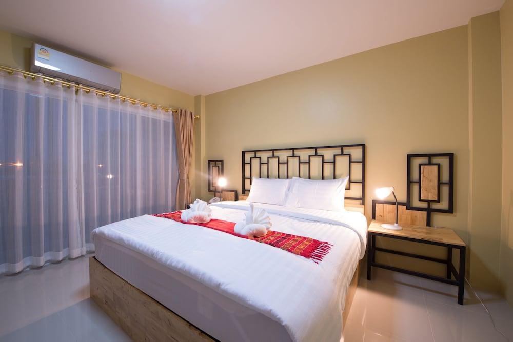 hotelImg