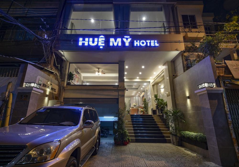 hotelImg