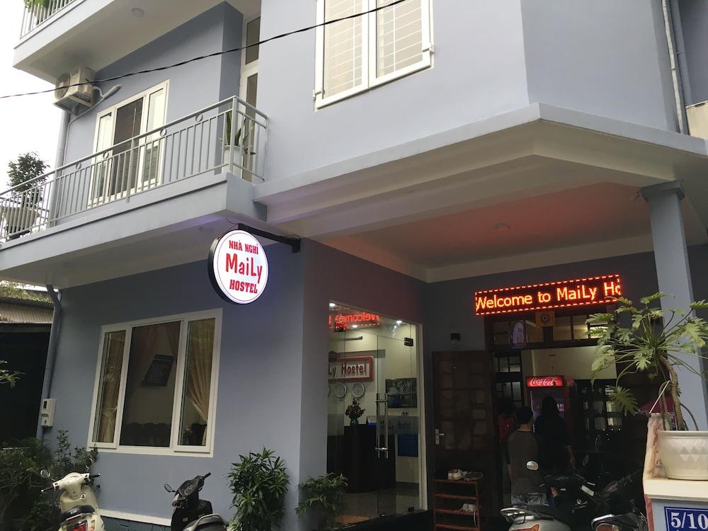hotelImg