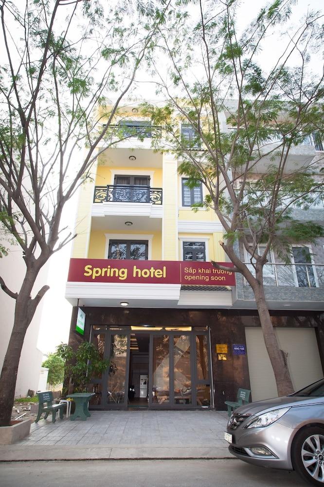 hotelImg