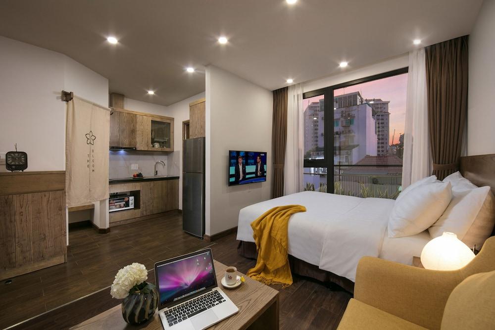 hotelImg