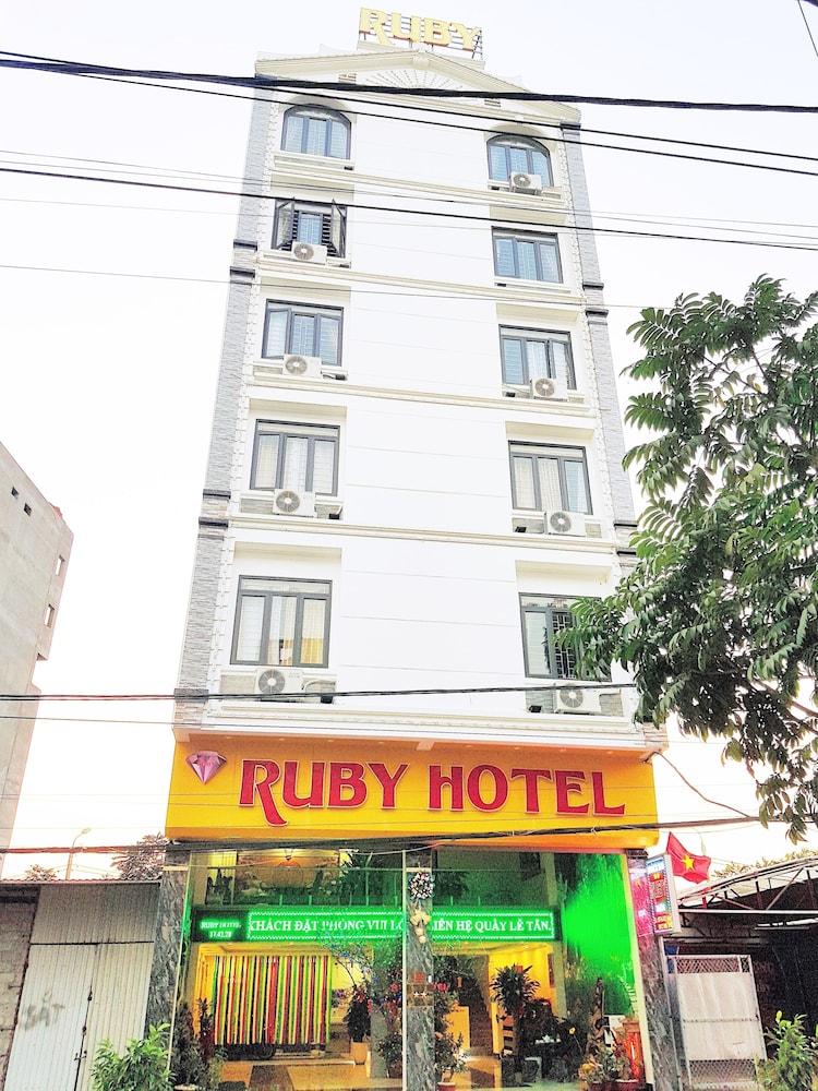 hotelImg