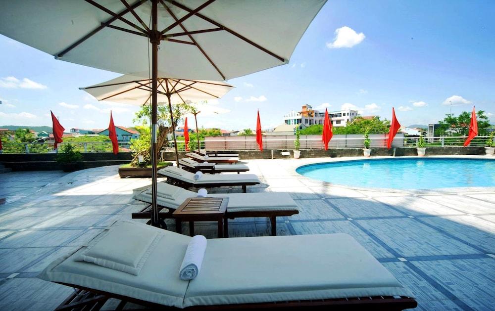 hotelImg