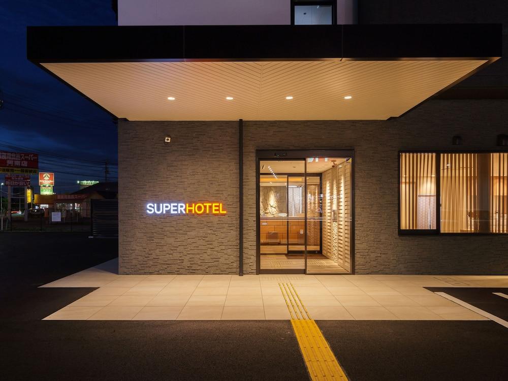 hotelImg