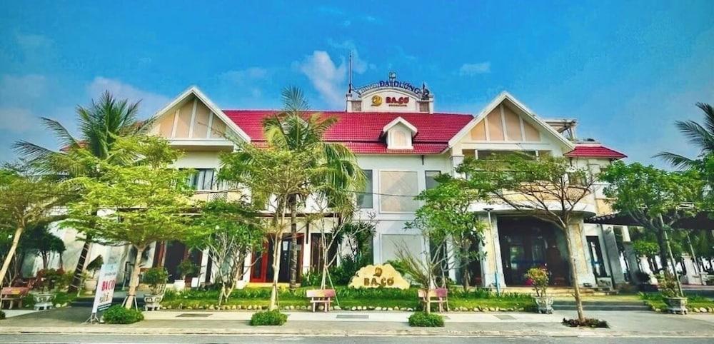 hotelImg