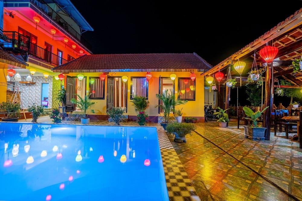 hotelImg