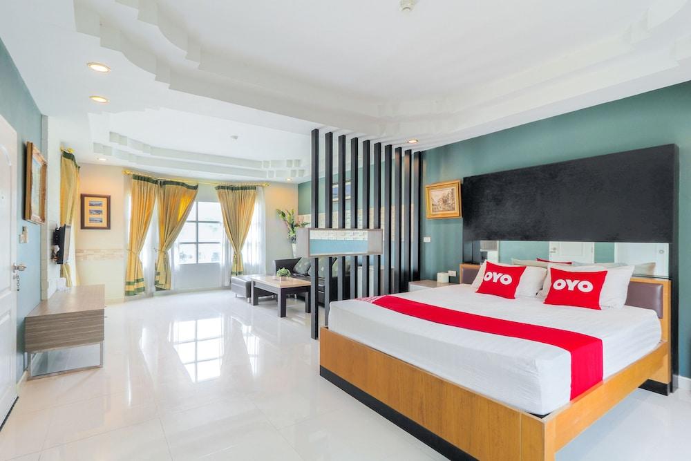 hotelImg