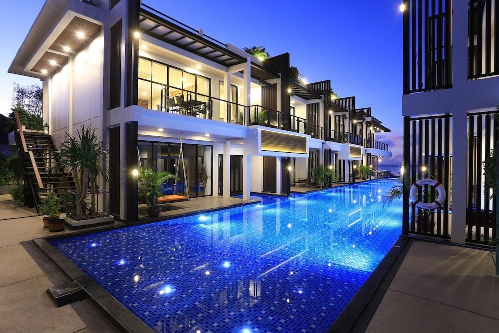 hotelImg