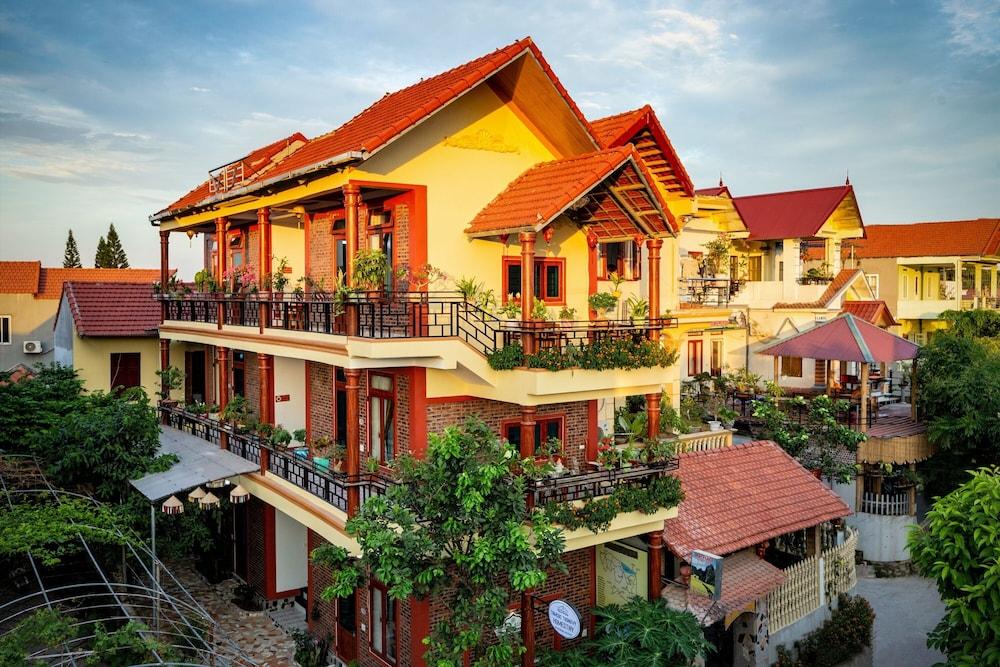 hotelImg