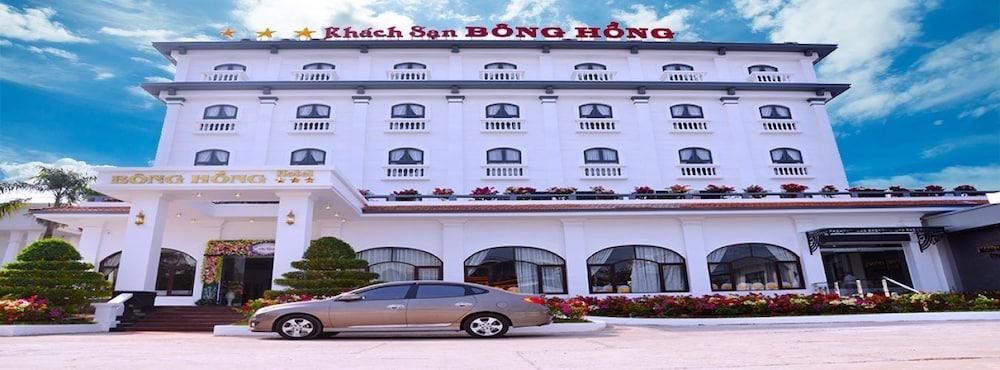 hotelImg