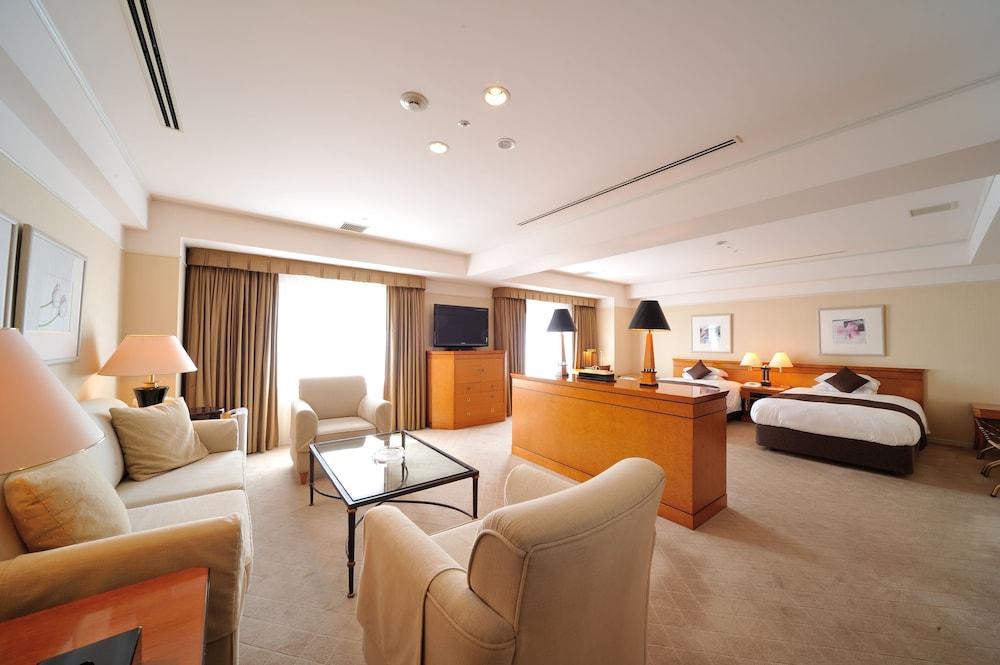 hotelImg