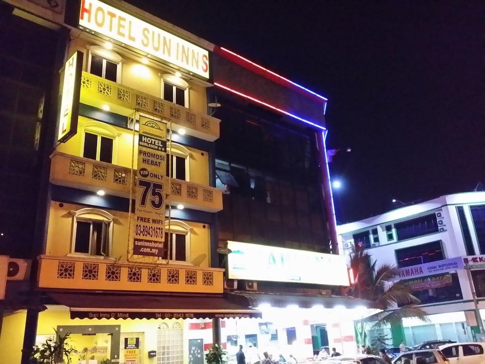 hotelImg