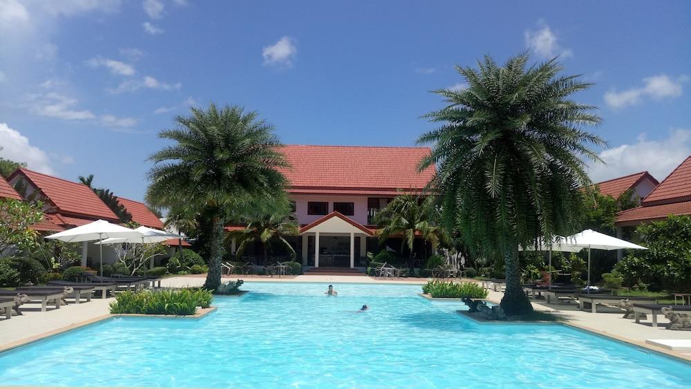 hotelImg
