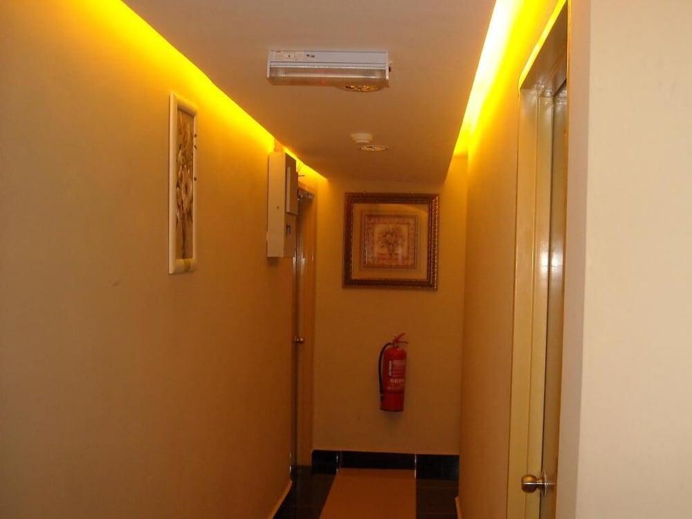 hotelImg