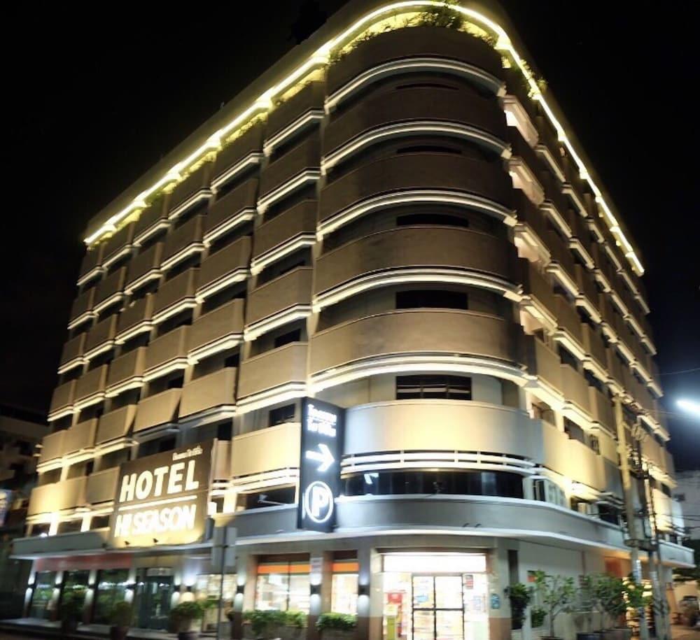 hotelImg