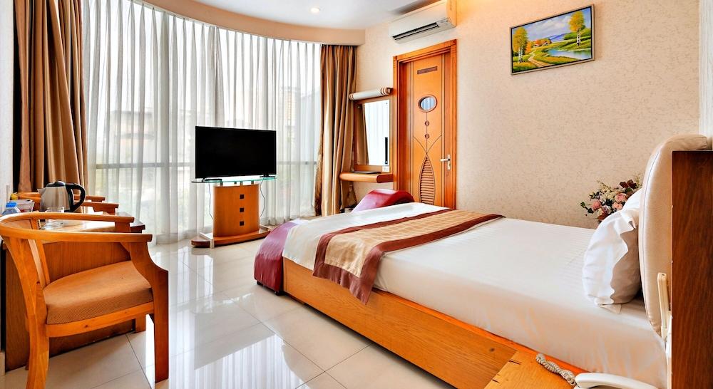 hotelImg
