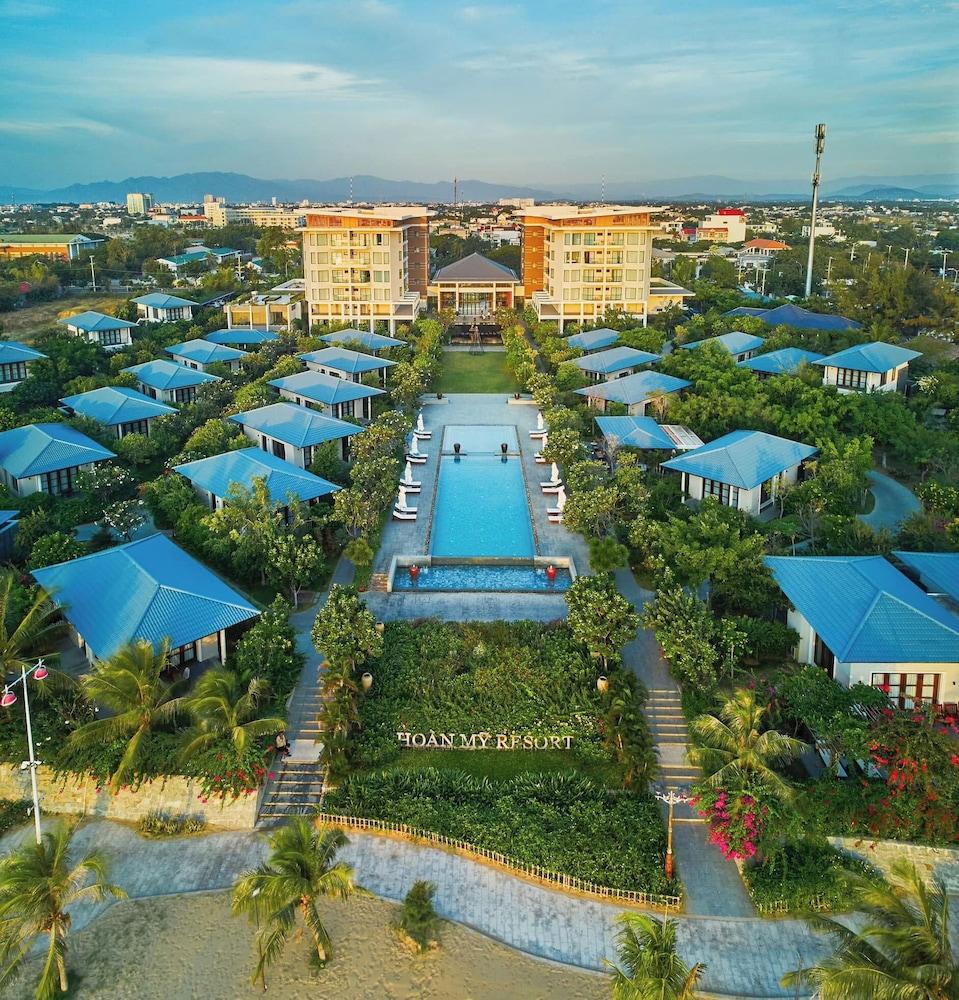 hotelImg